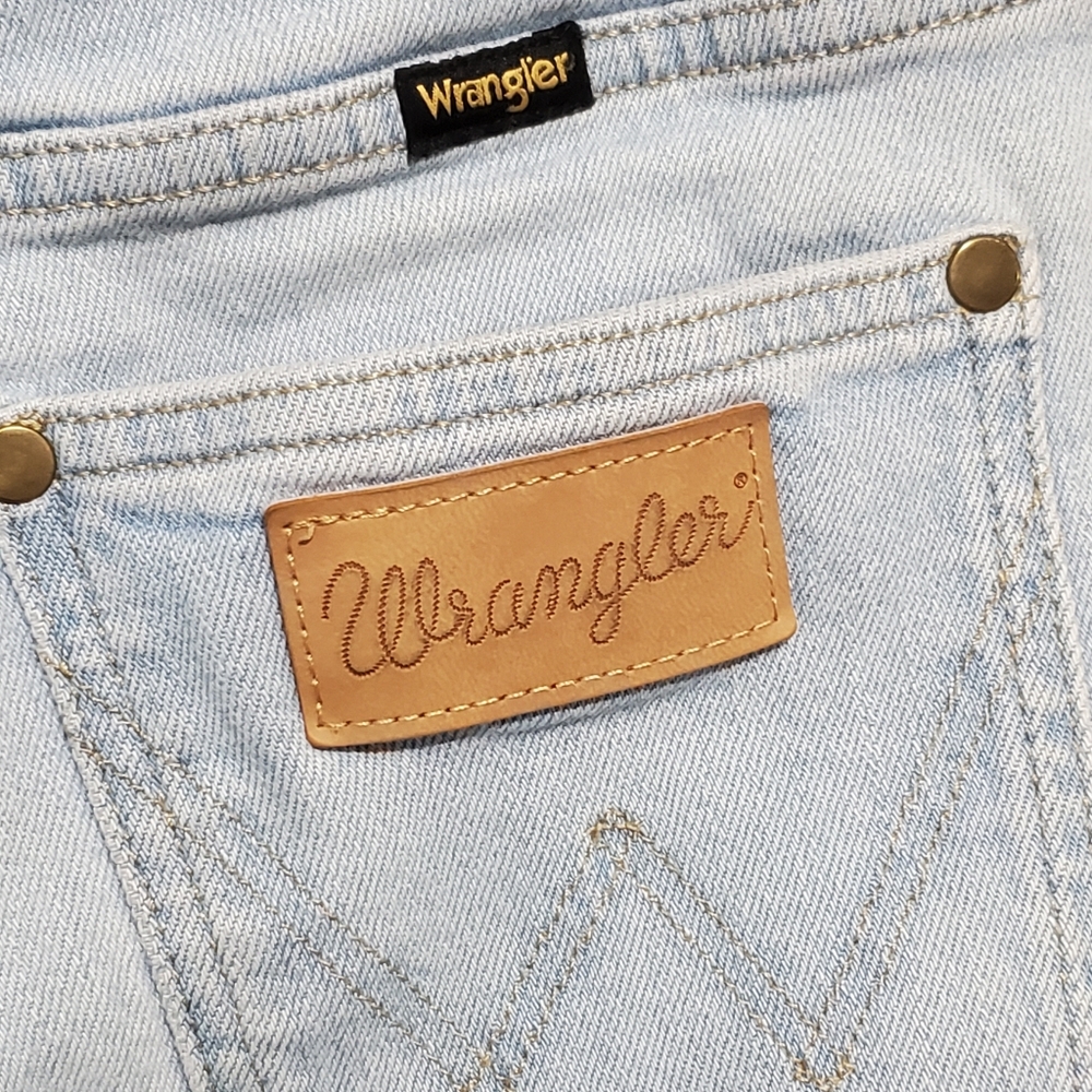 Wrangler Womens Mom Jeans Light Wash High Rise Cropped Size 26x28 - Picture 7 of 11